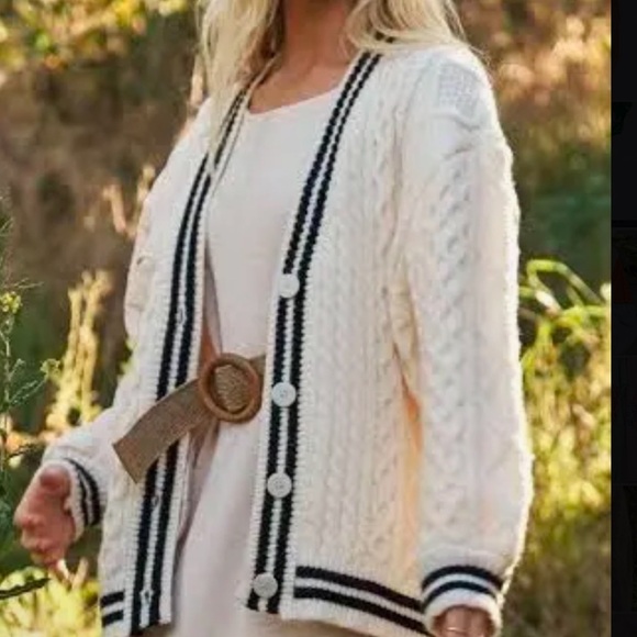 MELLO LOS ANGELES . Cream button down cardigan with navy stripe trim. Size L - Picture 1 of 13